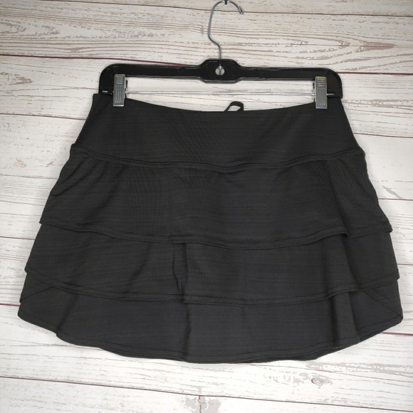 Athleta Pants - Athleta Black Tiered Skort Back Zip Pocket Size S